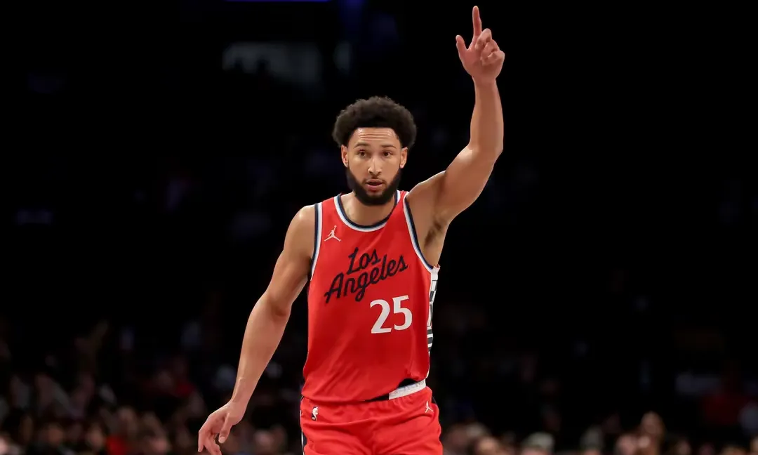 包含菲律宾男篮强势独行侠，西蒙斯高光表现的词条