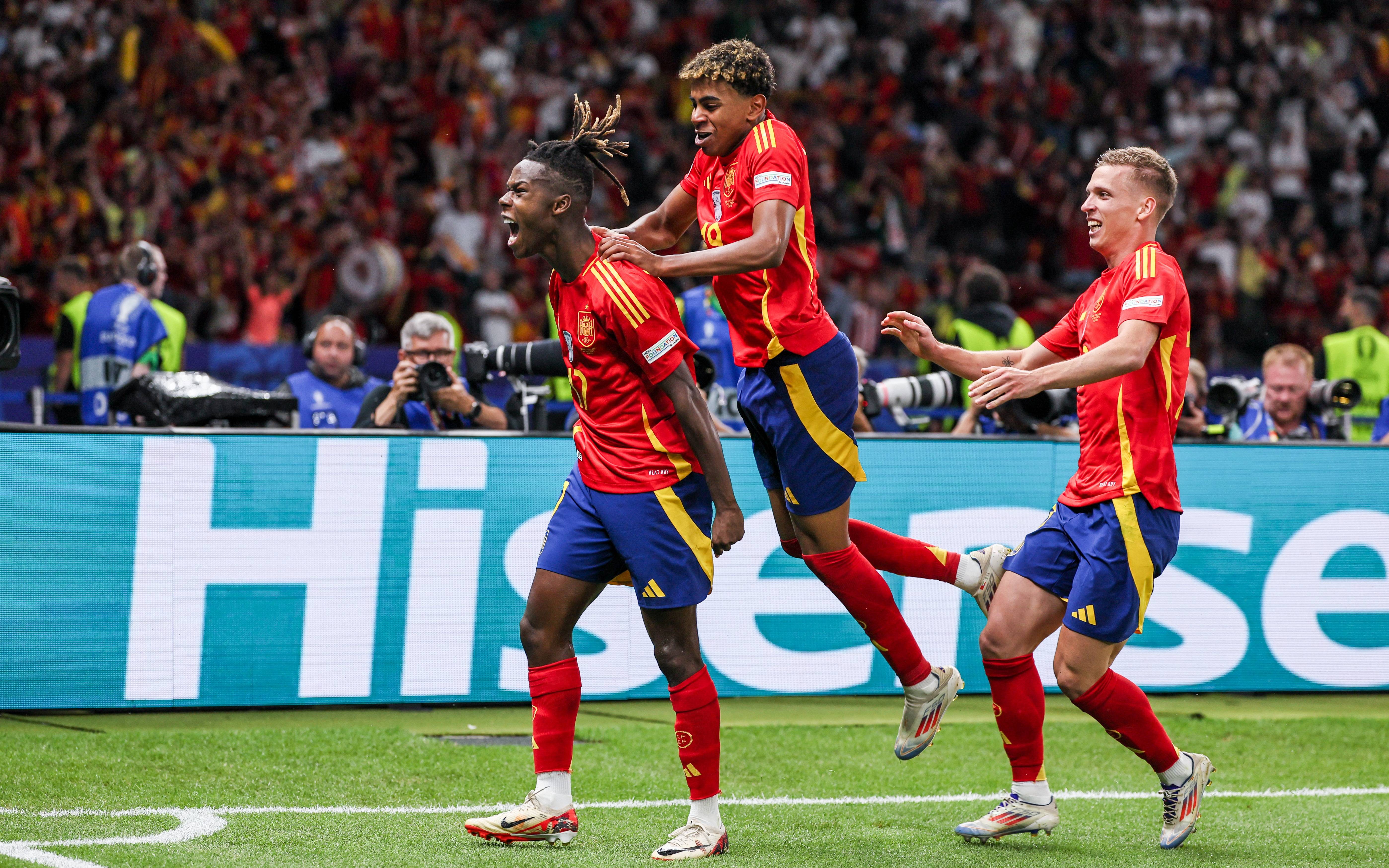 足球欧洲杯上演巅峰对决,球迷翘首期待 足球欧洲杯上演巅峰对决,球迷翘首期待