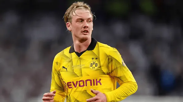 包含多特蒙德新援出任队长，球队士气大增的词条