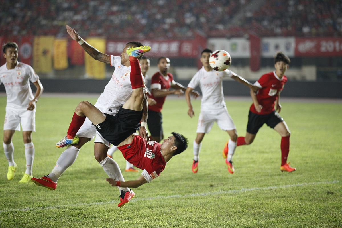 世界范围内的足球比赛赛事引人入胜