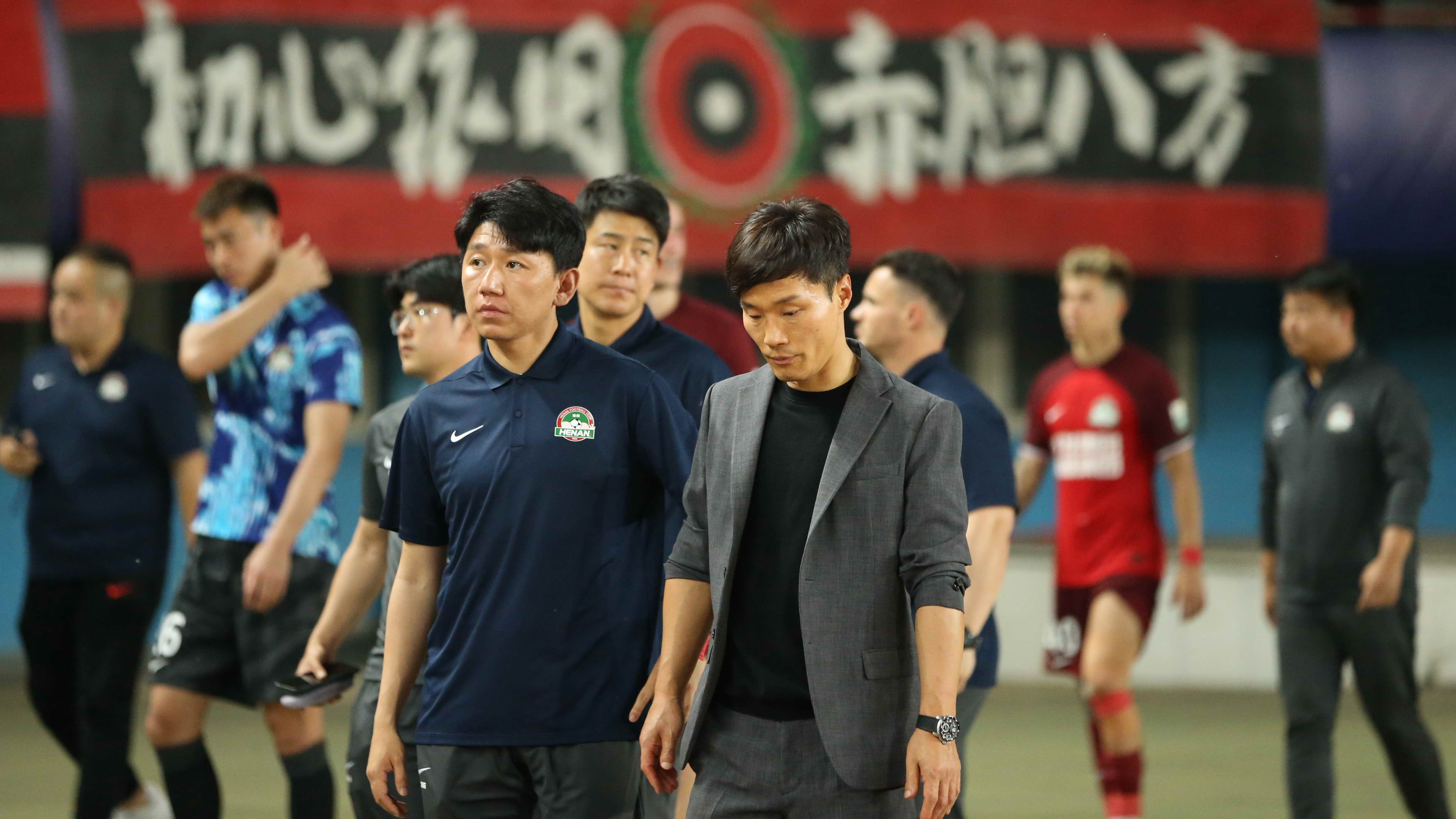 足球场外风波不断,俱乐部管理问题引起社会关注的简单介绍 足球场外风波不断,俱乐部管理问题引起社会关注的简单介绍