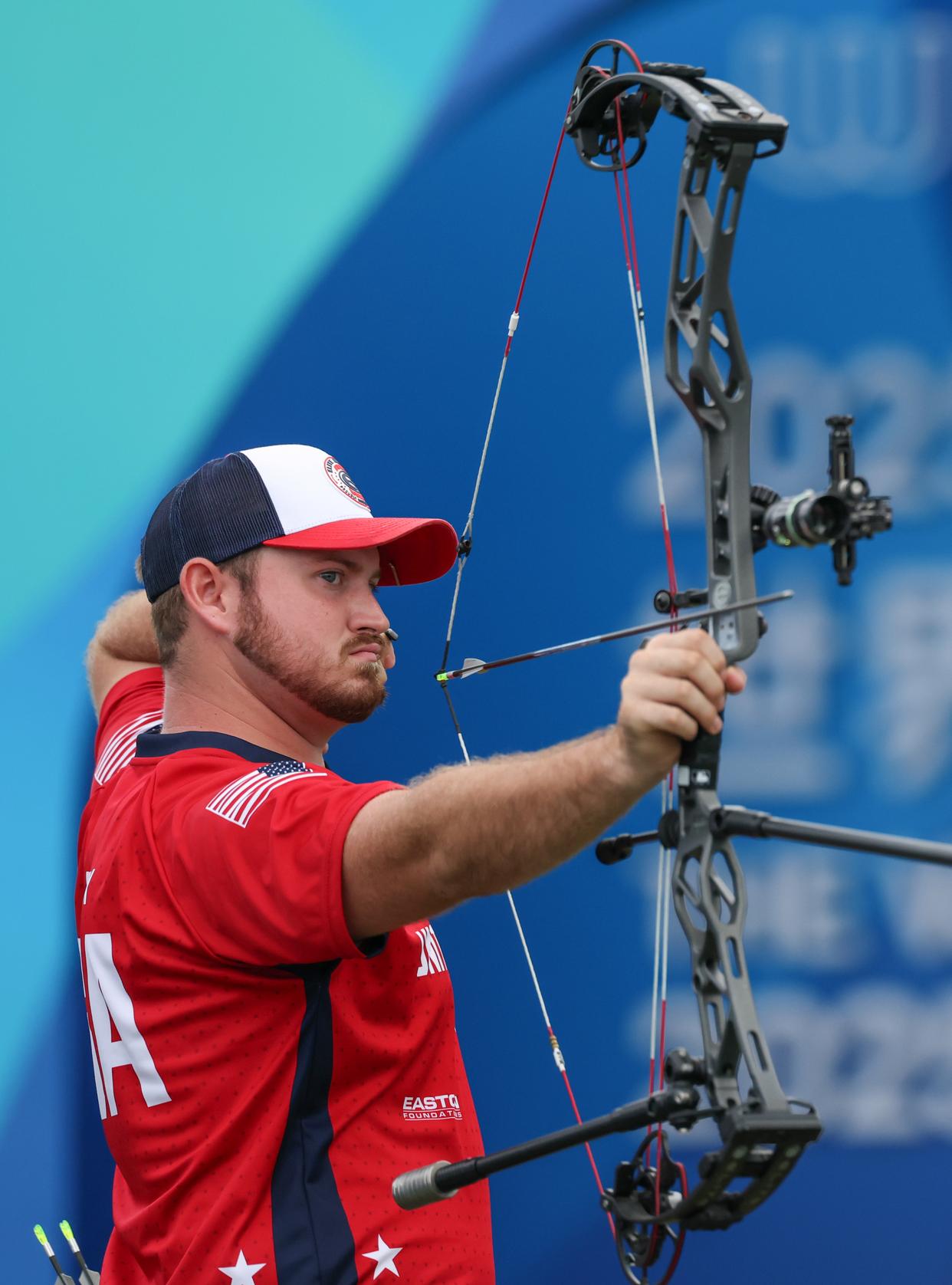 荷兰男子体操选手表现出色，夺冠