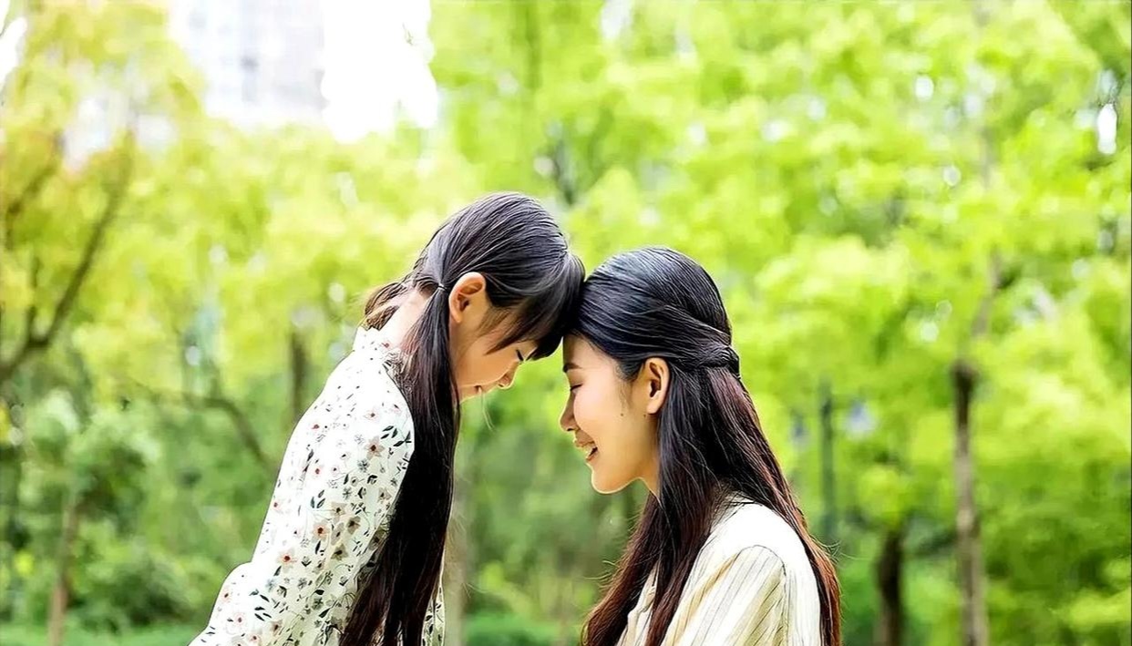 家人在远方紧张等待儿女的表现 家人在远方紧张等待儿女的表现