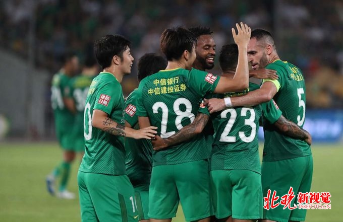 包含北京国安胜大连一方，领跑中超积分榜的词条