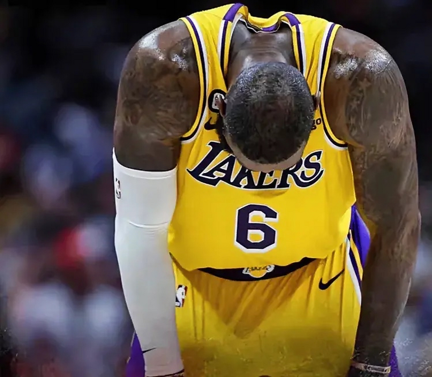 爵士客场横扫掘金，锁定胜利