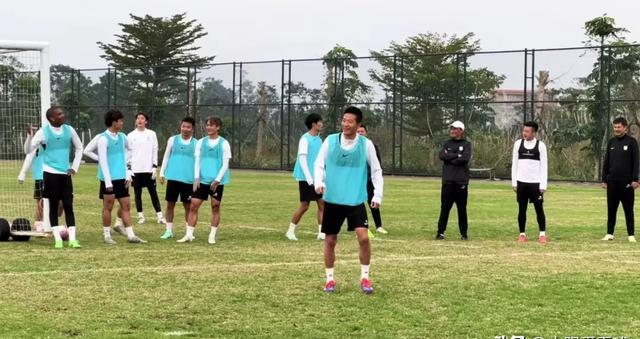 本赛季球队气氛融洽，备战工作高效紧凑的简单介绍