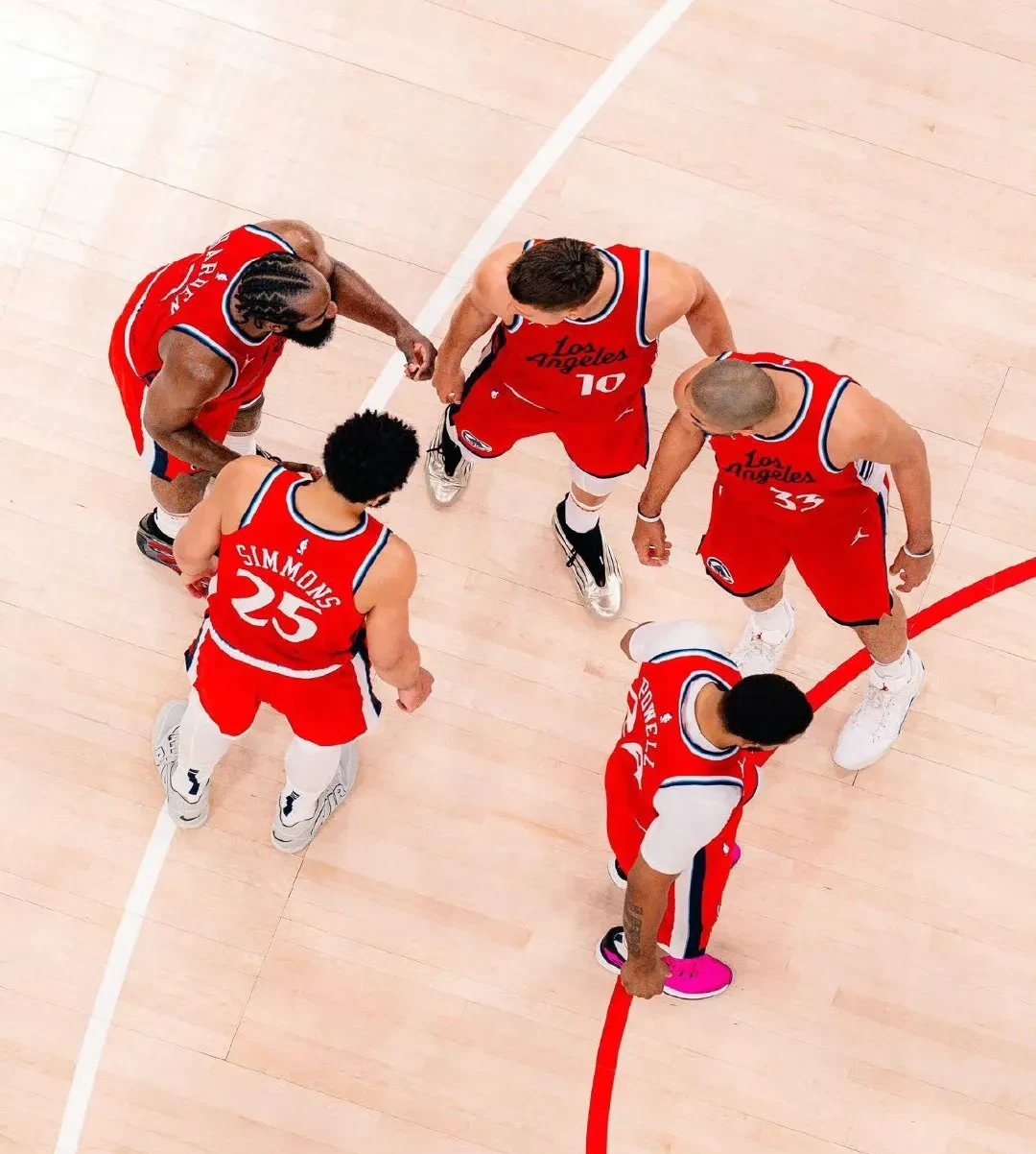 包含锋线巨人在比赛中的超凡表现震撼球迷和对手的词条 包含锋线巨人在比赛中的超凡表现震撼球迷和对手的词条