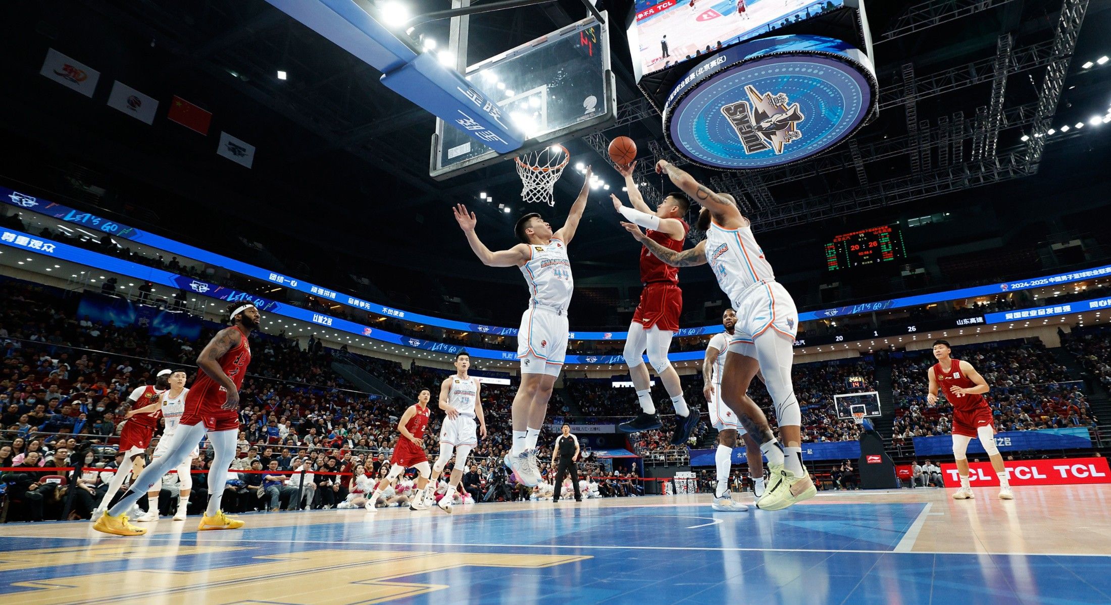 包含锋线巨人在比赛中的超凡表现震撼球迷和对手的词条 包含锋线巨人在比赛中的超凡表现震撼球迷和对手的词条