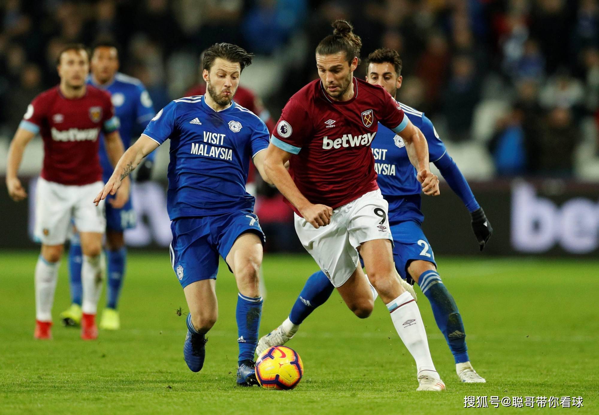 包含塞维利亚客场逆转，保持不败纪录！的词条