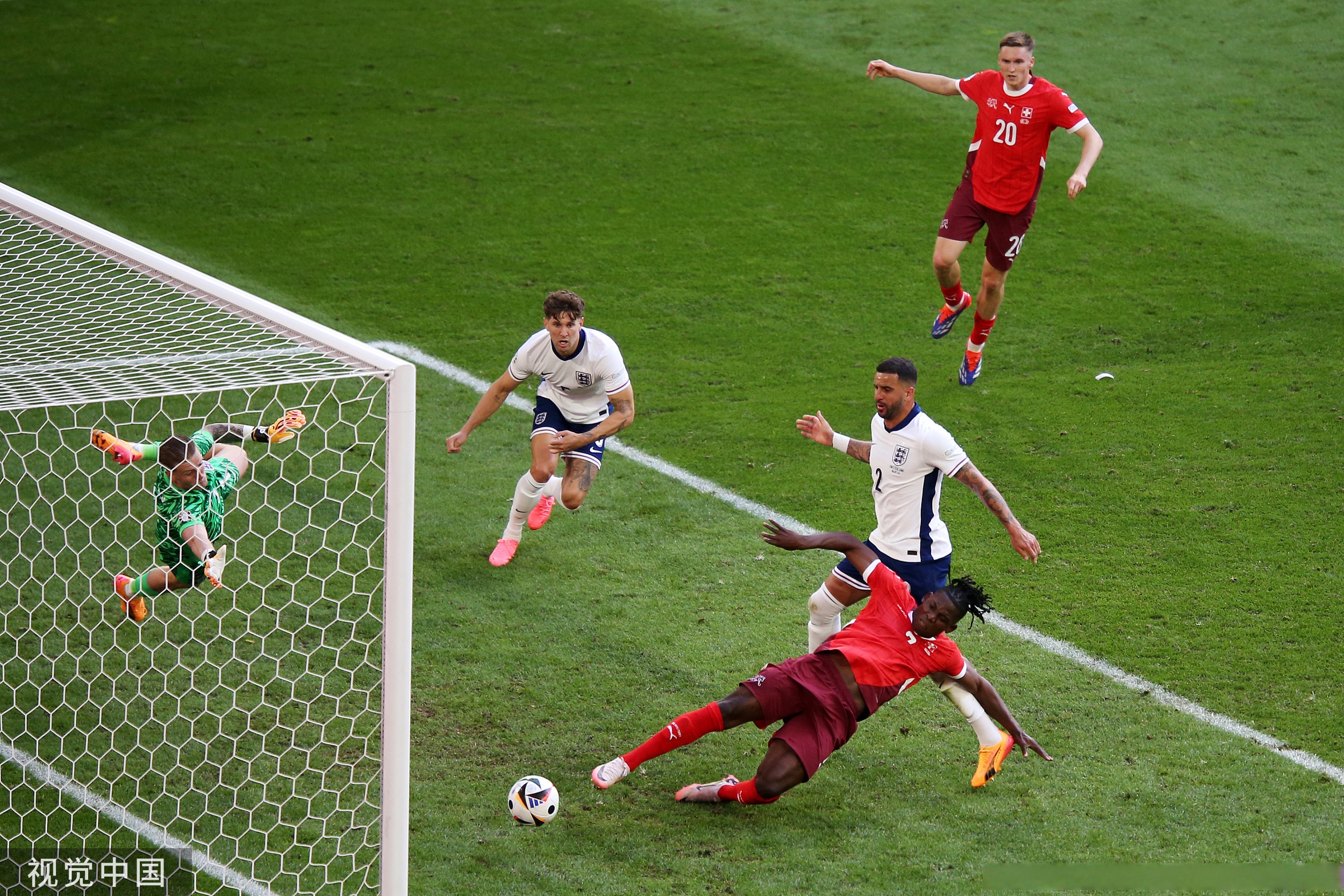 丹麦队在欧锦赛上展现出色技术，晋级半决赛