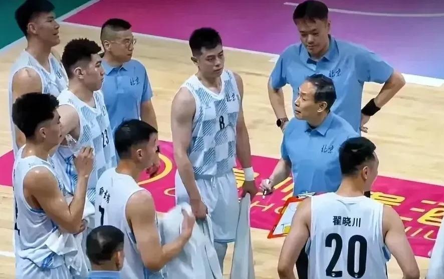 山东队逆转76人，周琦点燃赛场