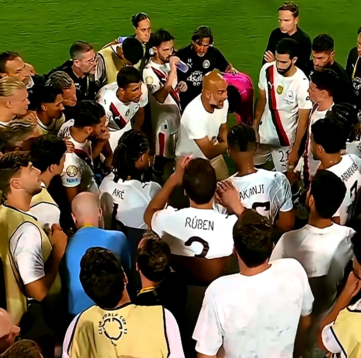 包含西班牙人经历惨痛失利，争议重重的词条