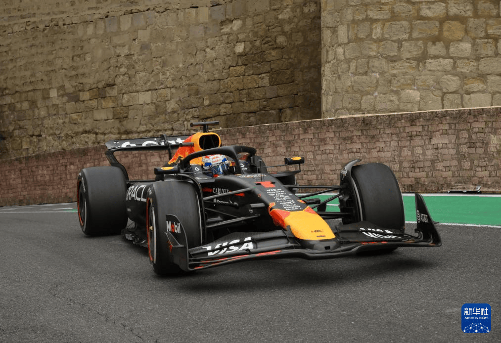 包含红牛二队翻盘梅赛德斯，塞恩斯点燃赛场的词条