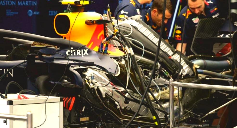 梅赛德斯险胜雷诺车队，诺里斯惊艳四座