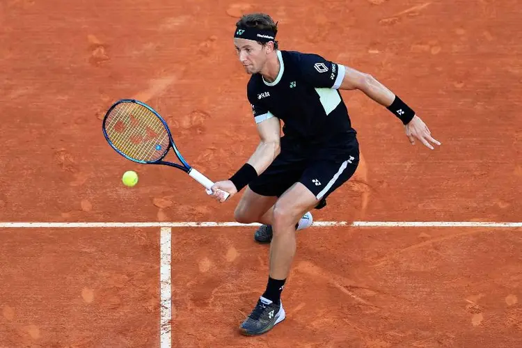 包含年终总决赛逆转蒙特卡洛大师赛，西西帕斯带队取胜的词条